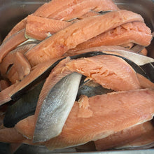 Carica l'immagine nel visualizzatore di Gallery, Crunchy Nasello & Salmone